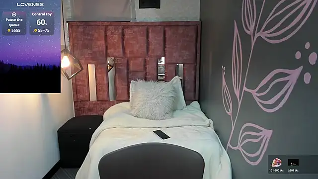 Rachel  Jonees online show from October 18, 2025, 11:44 am