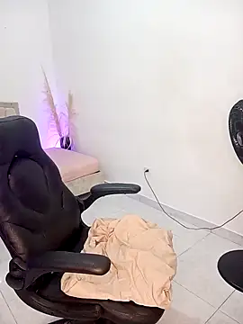 Snapshot of Noah_Cherry chatting on November 2, 2025, 4:15 am Noah Cherry online show from November 2, 2025, 4:15 am