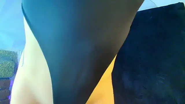 Snapshot of LiliBundy chatting on October 25, 2025, 4:20 am LiliBundy online show from October 25, 2025, 4:20 am