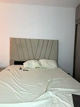 Julietalcl online show from February 23, 2026, 7:11 pm