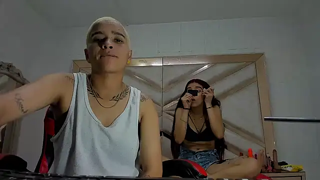 Snapshot of AbiAndThiagoRs chatting on November 3, 2025, 7:59 pm AbiAndThiagoRs online show from November 3, 2025, 7:59 pm