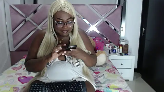 Antonellabigass online show from October 22, 2025, 11:15 pm