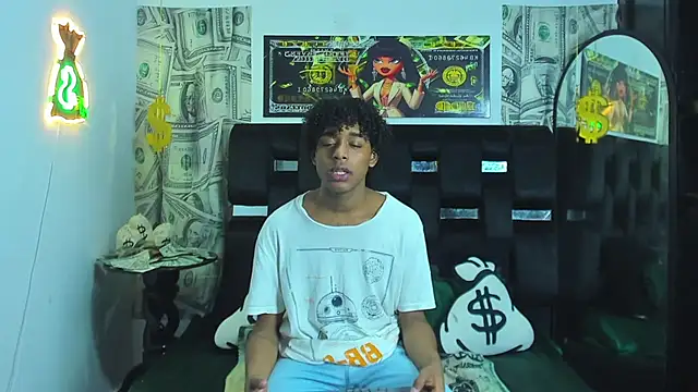 Latin Femboy13 online show from October 15, 2025, 7:47 pm