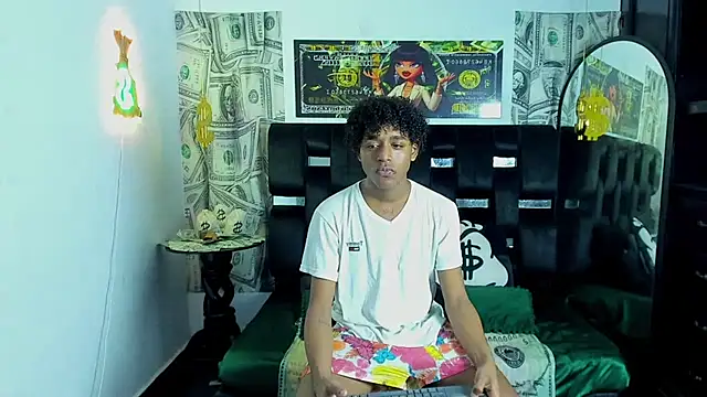 Latin Femboy13 online show from October 16, 2025, 7:26 pm