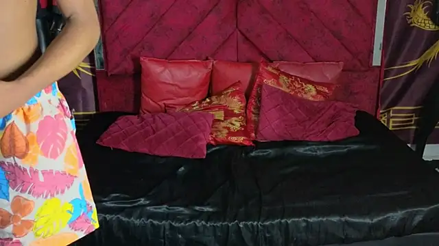 Latin Femboy13 online show from October 18, 2025, 9:43 am