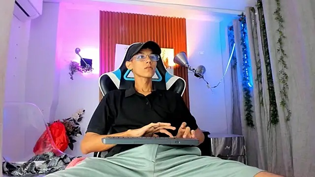 AQUARIUS x online show from October 18, 2025, 11:33 am