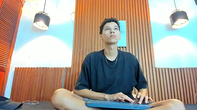 AQUARIUS x online show from October 25, 2025, 1:18 pm