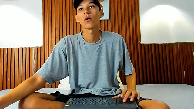 AQUARIUS x online show from October 31, 2025, 11:55 am