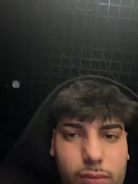 emir343475 online show from April 3, 2026, 9:13 pm