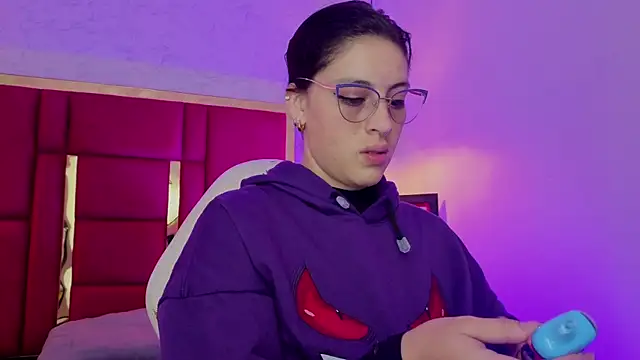 moon winy online show from April 17, 2026, 11:46 am