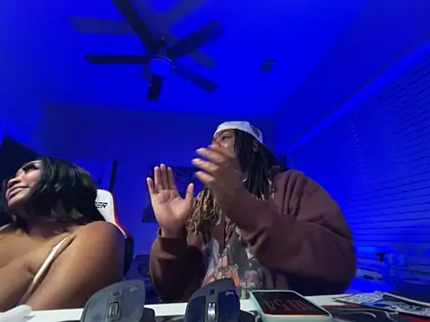 Snapshot of ICECREAMSHOW chatting on October 28, 2025, 3:54 am ICECREAMSHOW online show from October 28, 2025, 3:54 am