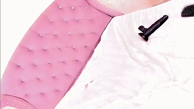 naughty sweet girls sexts online show from November 1, 2025, 5:59 pm