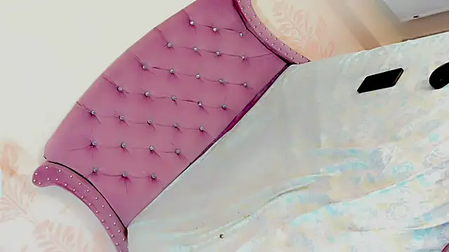 naughty sweet girls sexts online show from November 4, 2025, 6:56 am