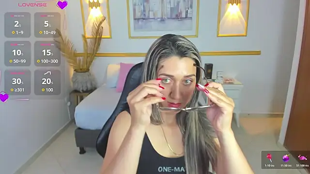 karlyy  online show from November 21, 2025, 7:12 pm