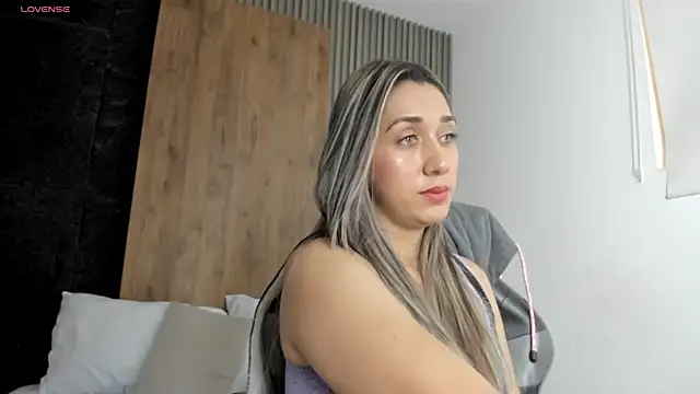 karlyy  online show from December 15, 2025, 12:09 pm