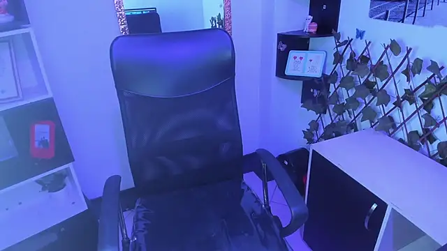 keylaSquirt  online show from October 21, 2025, 7:58 pm