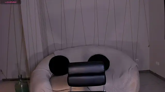 Snapshot of AnnieMonroe1 chatting on November 8, 2025, 11:43 am AnnieMonroe1 online show from November 8, 2025, 11:43 am