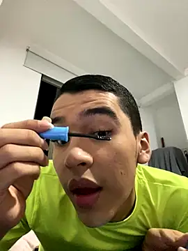 Snapshot of emma19_ chatting on October 24, 2025, 11:56 pm emma19 online show from October 24, 2025, 11:56 pm