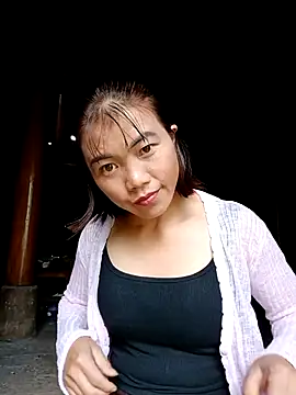 Snapshot of omai-ngot chatting on October 28, 2025, 4:27 am omai-ngot online show from October 28, 2025, 4:27 am