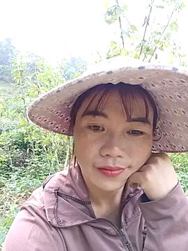 Snapshot of omai-ngot chatting on October 30, 2025, 12:56 am omai-ngot online show from October 30, 2025, 12:56 am