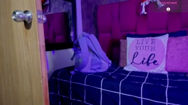 Snapshot of camila__bouzas chatting on February 17, 2026, 12:01 pm camila bouzas online show from February 17, 2026, 12:01 pm