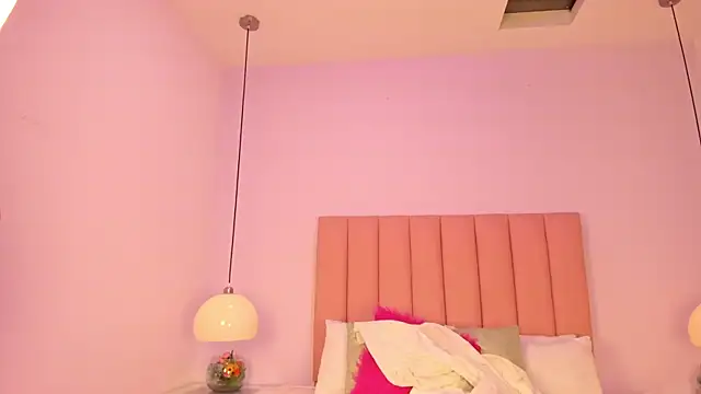 VioletaShine online show from November 4, 2025, 11:31 am