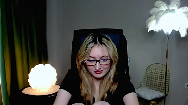 ScarlettScril online show from October 19, 2025, 9:21 am