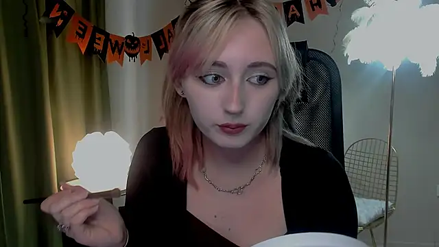 ScarlettScril online show from October 31, 2025, 6:47 am