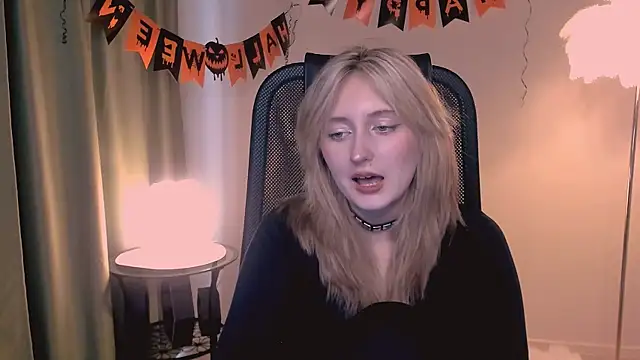 ScarlettScril online show from November 5, 2025, 9:20 am