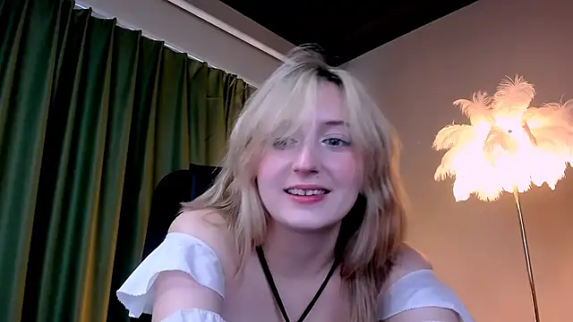 ScarlettScril online show from November 23, 2025, 7:30 am