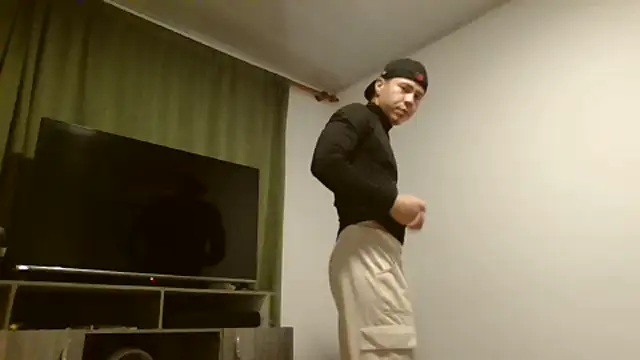 Snapshot of Carlomorelo chatting on October 22, 2025, 12:44 am Carlomorelo online show from October 22, 2025, 12:44 am