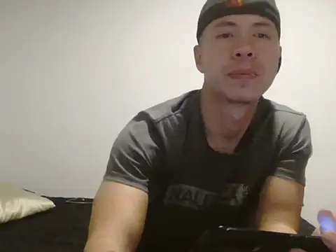 Snapshot of Carlomorelo chatting on October 27, 2025, 1:31 am Carlomorelo online show from October 27, 2025, 1:31 am