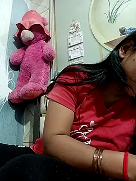 Vanshika1432 online show from November 15, 2025, 2:46 pm