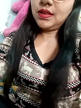 Vanshika1432 online show from November 18, 2025, 7:13 am