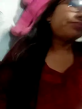 Vanshika1432 online show from November 19, 2025, 7:36 pm