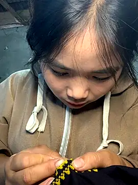 Embe-xinh18 online show from November 3, 2025, 1:19 am