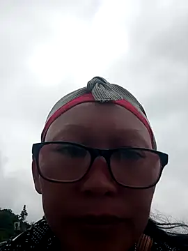 nui-show online show from October 17, 2025, 4:37 am