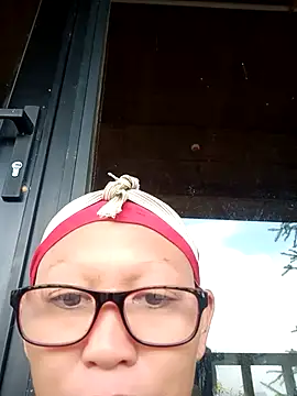 nui-show online show from October 18, 2025, 4:48 am