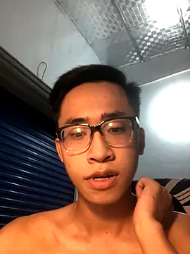 liamhn2k4 online show from October 17, 2025, 2:08 pm