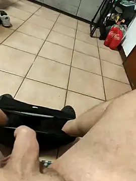 Italianstyle79 online show from November 17, 2025, 5:08 pm