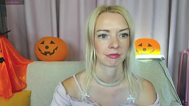  Keetti  online show from October 31, 2025, 12:11 am