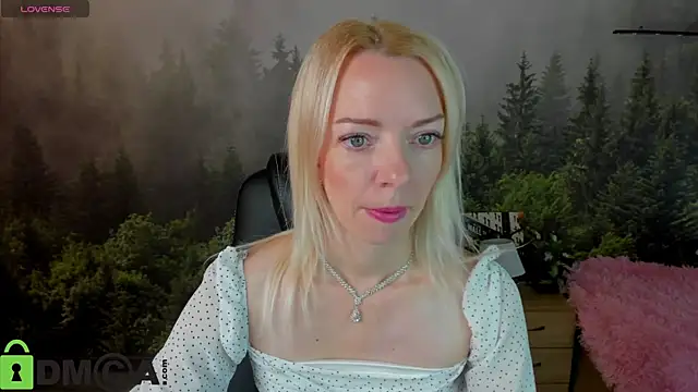  Keetti  online show from November 2, 2025, 11:40 pm