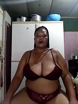 boobsqueenxo online show from November 26, 2025, 6:20 pm