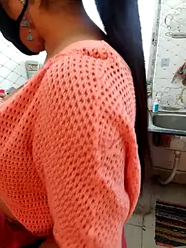 Cuty-Lina online show from November 23, 2025, 8:03 am