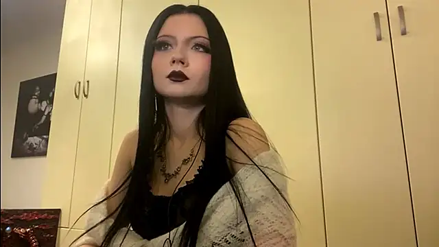 KellyAngie online show from October 16, 2025, 3:57 pm