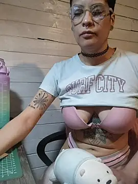 Snapshot of Natimiau chatting on October 28, 2025, 4:53 pm Natimiau online show from October 28, 2025, 4:53 pm