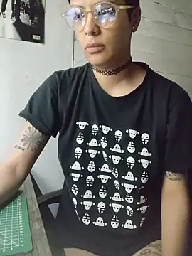 Snapshot of Natimiau chatting on November 17, 2025, 2:56 pm Natimiau online show from November 17, 2025, 2:56 pm