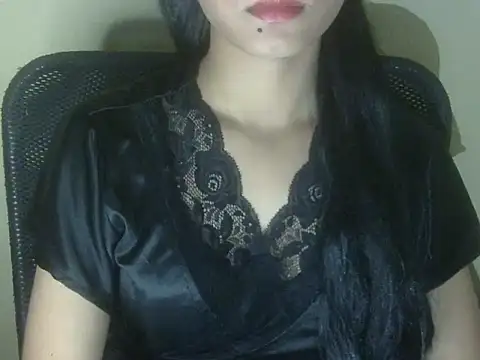 Snapshot of Shezi_N chatting on July 22, 2026, 2:42 pm Shezi N online show from July 22, 2026, 2:42 pm