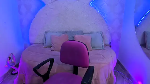 valentina clk online show from November 26, 2025, 1:01 pm