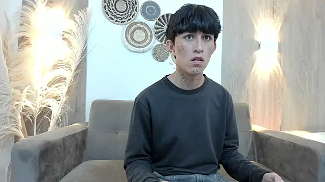 hoot booys  online show from November 26, 2025, 7:48 pm